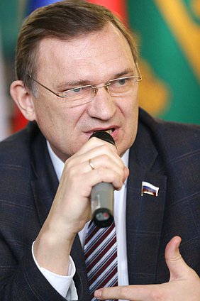 Круглый стол на тему «Ленинградская область: 
от качества здравоохранения к качеству жизни». 
