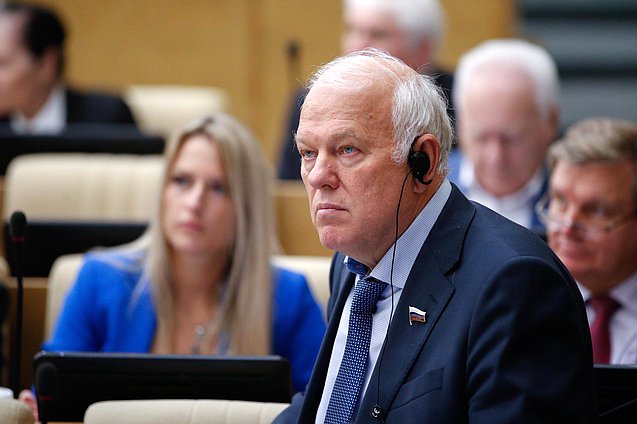 Заместитель Председателя Комитета по экологии, природным ресурсам и охране окружающей среды Анатолий Грешневиков