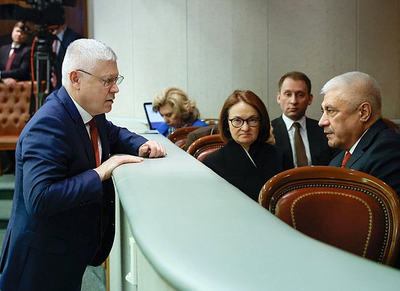 Председатель Комитета по безопасности и противодействию коррупции Василий Пискарев и Министр внутренних дел РФ Владимир Колокольцев