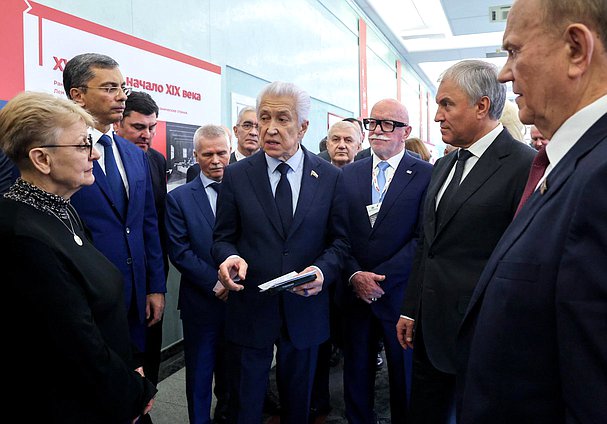 Руководитель фракции "Единая Россия" Владимир Васильев и Председатель Государственной Думы Вячеслав Володин