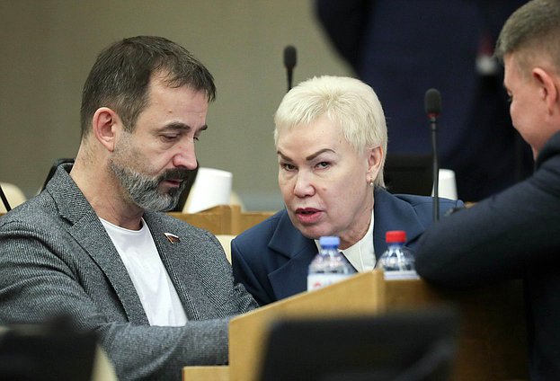 Первый заместитель Председателя Комитета по культуре Дмитрий Певцов и член Комитета по физической культуре и спорту Рима Баталова