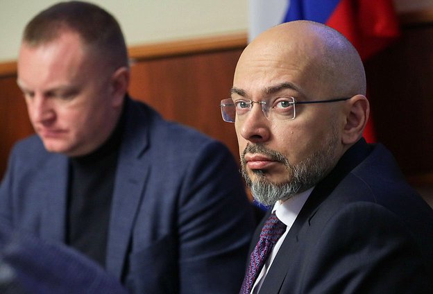 Заместитель Председателя Комитета по вопросам собственности, земельным и имущественным отношениям Николай Николаев