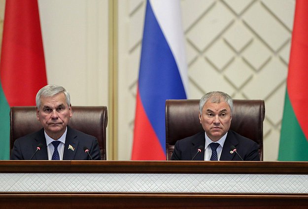 Председатель Палаты представителей Национального собрания Республики Беларусь Владимир Андрейченко и Председатель Государственной Думы Вячеслав Володин