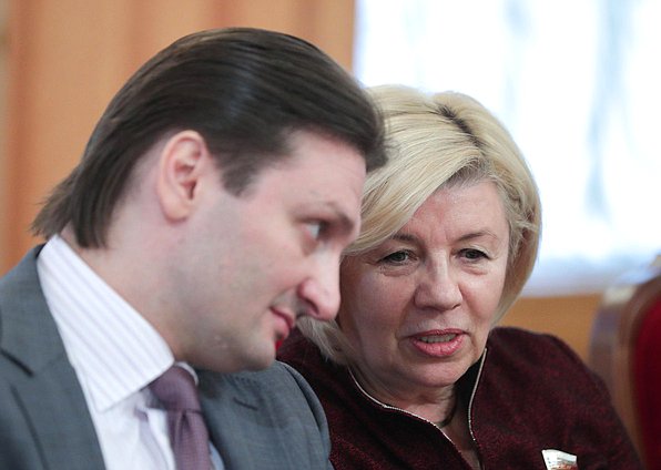 Генеральный директор Большого Московского государственного цирка на проспекте Вернадского Эдгард Запашный и член Комитета по культуре Наталия Пилюс