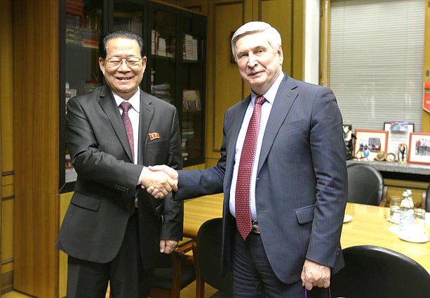 Ambassador of the Democratic People’s Republic of Korea to the Russian Federation Kim Hyung Jun and First Deputy Chairman of the State Duma Ivan Melnikov