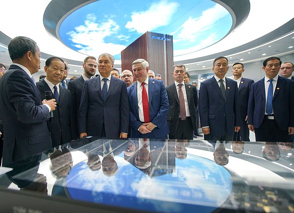 Chairman of the State Duma Vyacheslav Volodin and First Deputy Chairman of the State Duma Ivan Melnikov at the Nanrui Corporation (NARI Group Corporation)