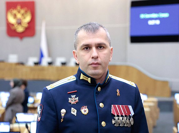 Член фракции "Единая Россия" Магомед Валихов