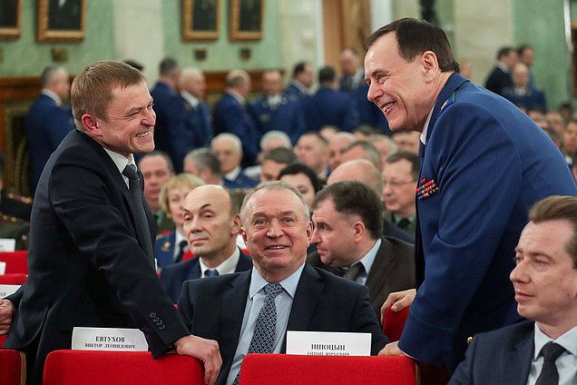 Президент Общероссийской общественной организации малого и среднего предпринимательства «Опора России» Александр Калинин (слева) и Президент Торгово-промышленной палаты РФ Сергей Катырин