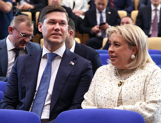 Первый заместитель Председателя Комитета по аграрным вопросам Сергей Алтухов и заместитель Председателя Комитета Янина Павленко