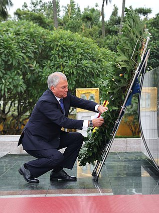 Chairman of the State Duma Vyacheslav Volodin. Wreath-laying ceremony at the Fallen Heroes Monument