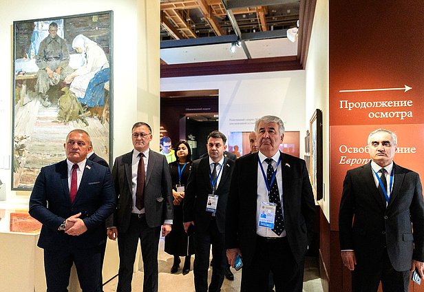 Члены делегаций стран-членов ОДКБ посетили выставки "Великая Победа. Россия - моя история" и "Без срока давности. Нюрнберг. 80 лет" в Москве