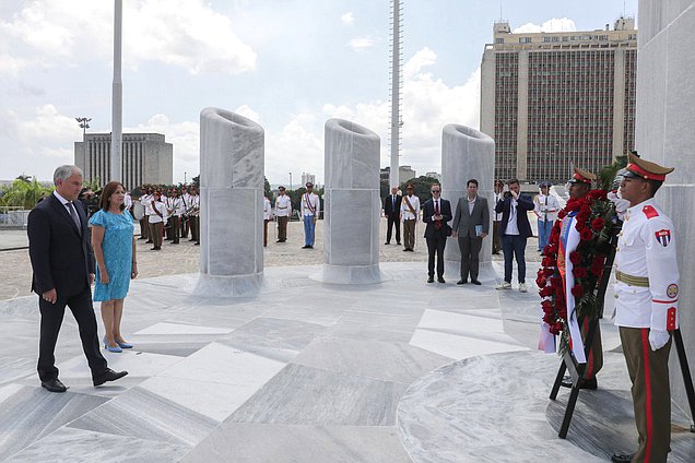 Chairman of the State Duma Vyacheslav Volodin and Vice President of the National Assembly of People’s Power of the Republic of Cuba Ana María Mari Machado laid a wreath at the José Martí Memorial