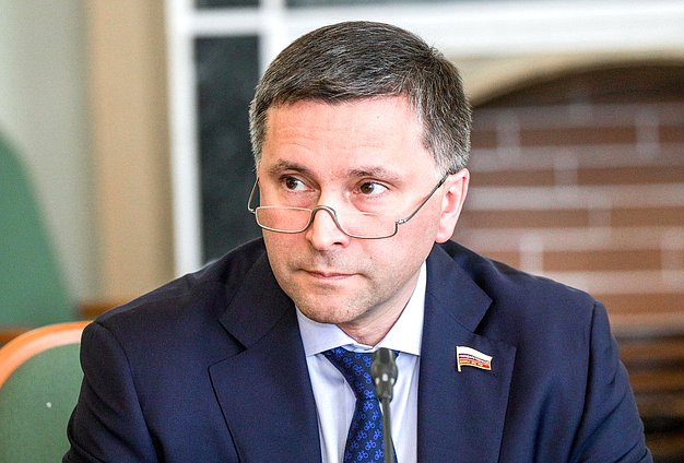 Председатель Комитета по экологии, природным ресурсам и охране окружающей среды Дмитрий Кобылкин