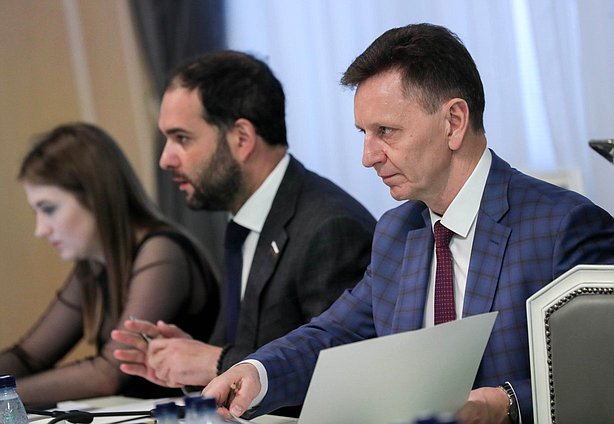 Первый заместитель Председателя Комитета по науке и высшему образованию Владимир Сипягин