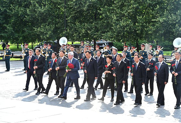 Official visit of Chairman of the Standing Committee of the National People's Congress Zhao Leji to the Russian Federation. Wreath-laying ceremony at the Tomb of the Unknown Soldier