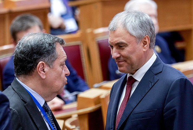 Председатель Государственной Думы Вячеслав Володин и Председатель Комитета по бюджету и налогам Андрей Макаров