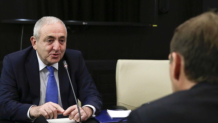 Встреча Председателя Государственной Думы 

Федерального Собрания Российской Федерации С.Е.Нарышкина 

c Генеральным секретарем Парламентской Ассамблеи  

Черноморского экономического сотрудничества А.Гаджиевым. 
