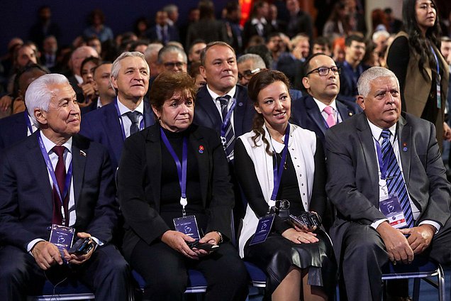 Leader of the United Russia faction Vladimir Vasiliev and Deputy Chairwoman of the State Duma Anna Kuznetsova