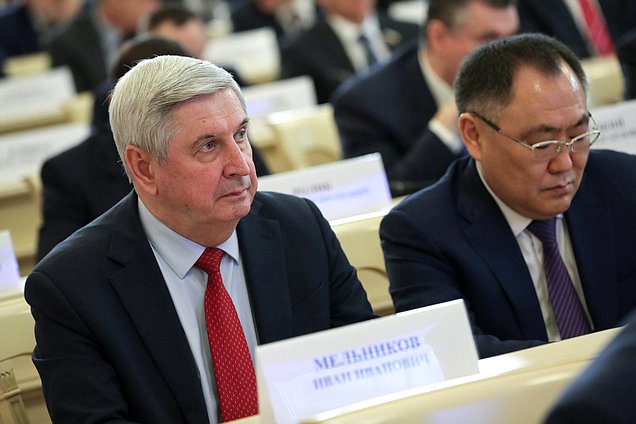 Первый заместитель Председателя Государственной Думы Иван Мельников и заместитель Председателя Государственной Думы Шолбан Кара-оол
