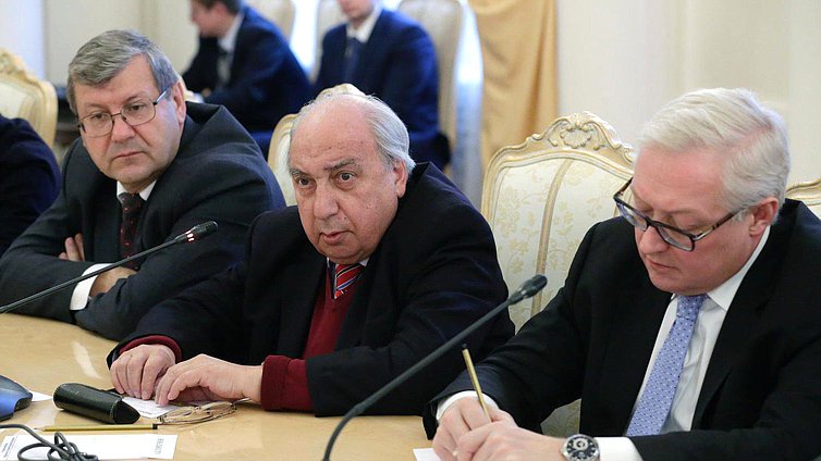   Совместное заседание президиума Совета Российского исторического общества, Совета по внешней и оборонной политике и общероссийской общественной организации "Деловая Россия" на тему "Карибский кризис: уроки истории".