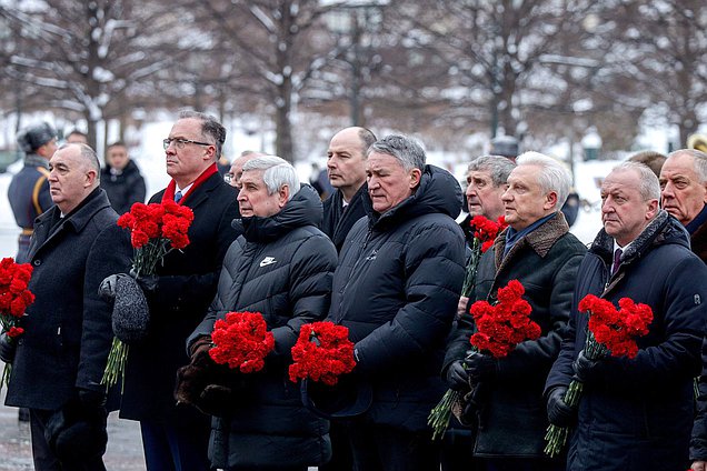 Участники заседания 63-й сессии Парламентского Собрания Союза Беларуси и России возложили цветы к Могиле неизвестного солдата