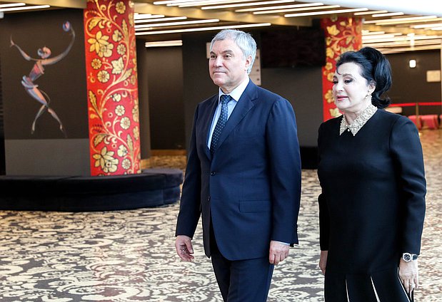 Председатель Государственной Думы Вячеслав Володин и Президент Всероссийской федерации художественной гимнастики Ирина Винер-Усманова