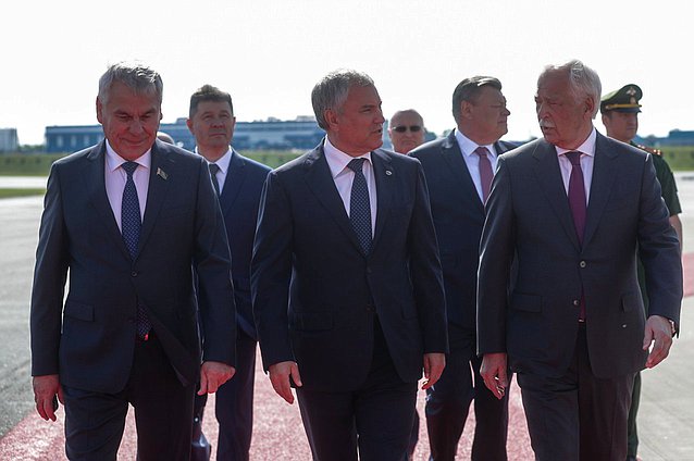 Председатель Палаты представителей Национального собрания Республики Беларусь Владимир Андрейченко, Председатель Государственной Думы Вячеслав Володин и Чрезвычайный и полномочный посол РФ в Беларуси Борис Грызлов