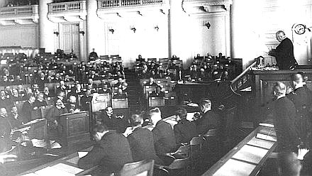 第二国家杜马议员在塔夫利宫开会。1907年圣彼得堡中央国立电影、照片和声音文件档案馆