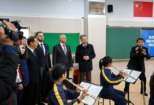 Chairman of the State Duma Vyacheslav Volodin and members of the State Duma delegation visited the Shijia School in Beijing