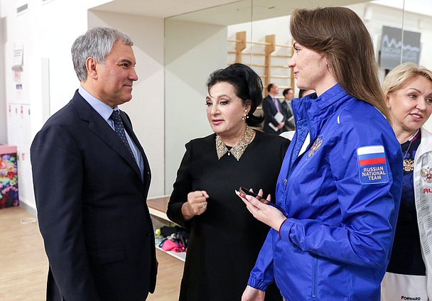 Председатель Государственной Думы Вячеслав Володин и Президент Всероссийской федерации художественной гимнастики Ирина Винер-Усманова