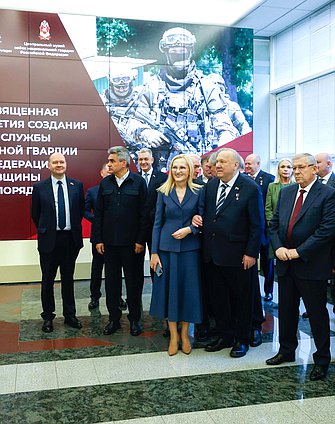 Заместитель Председателя Государственной Думы Ирина Яровая и заместитель Председателя Комитета по развитию гражданского общества, вопросам общественных и религиозных объединений Владимир Шаманов