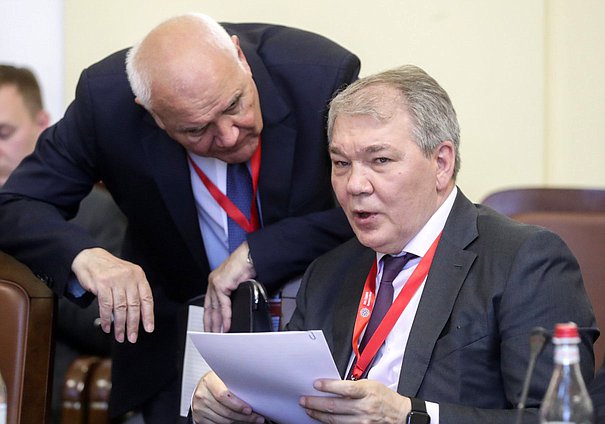 Председатель Комитета по делам СНГ, евразийской интеграции и связям с соотечественниками Леонид Калашников