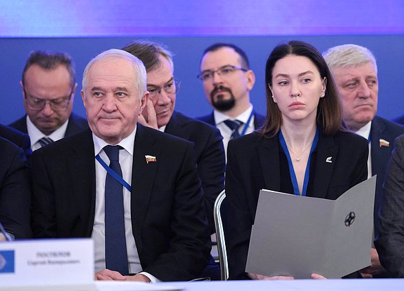 Председатель Комитета Совета Федерации по обороне и безопасности Владимир Булавин и Первый заместитель Председателя Комитета по просвещению Алена Аршинова