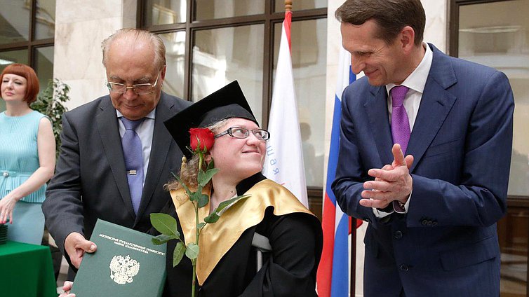 Церемония вручения дипломов выпускникам восьмого набора Высшей школы государственного администрирования МГУ имени М.В.Ломоносова (ВШГА МГУ).