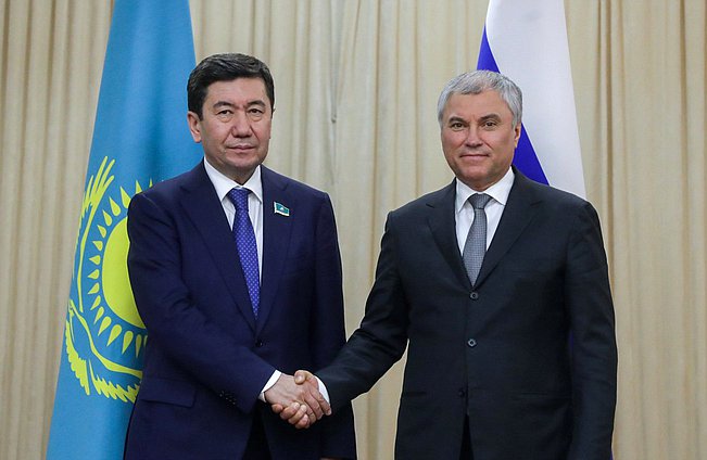 Председатель Государственной Думы Вячеслав Володин и Председатель Мажилиса Парламента Республики Казахстан Ерлан Кошанов