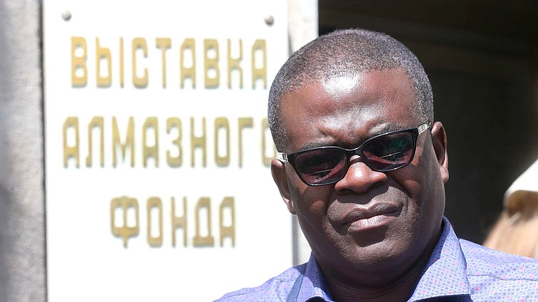 Участники Международного форума «Развитие парламентаризма» посетили Московский Кремль