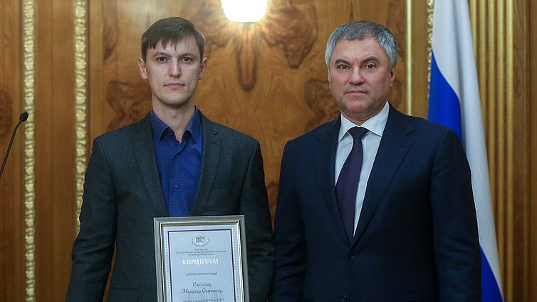 Председатель Государственной Думы Вячеслав Володин и работники ОАО «Ямал СПГ»