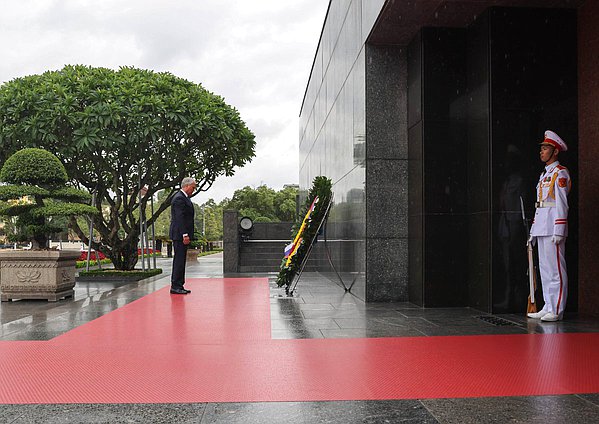 Chairman of the State Duma Vyacheslav Volodin. Wreath-laying ceremony at the Ho Chi Minh Mausoleum