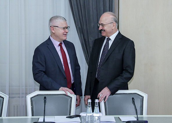 Chairman of the Committee on Security and Corruption Control Vasily Piskarev and Chairman of the Committee on Science and Higher Education Sergey Kabyshev