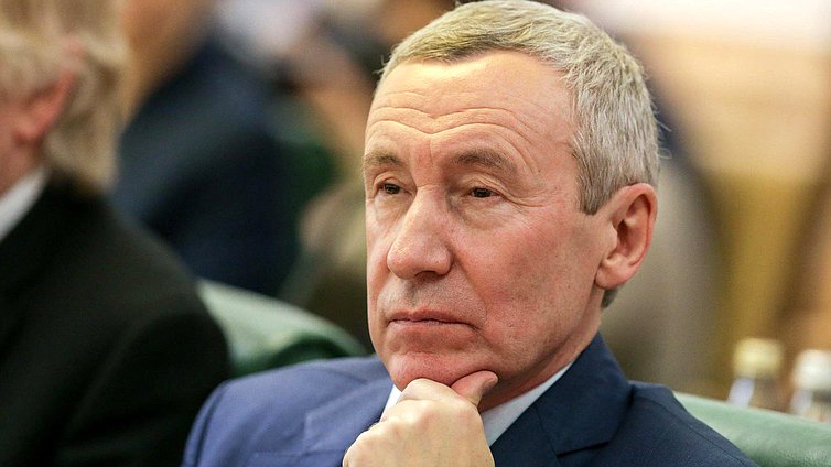 Заместитель Председателя Комитета Совета Федерации по международным делам Андрей Климов во время заседания. Автор фото: Анна Исакова/Фотослужба Государственной Думы.