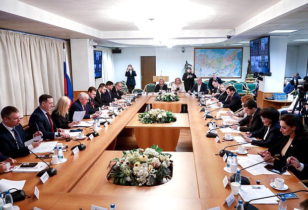 Парламентские слушания Комитета по развитию Дальнего Востока и Арктики на тему «Совершенствование нормативно-правового регулирования развития топливно-энергетического комплекса Дальнего Востока и Арктики»