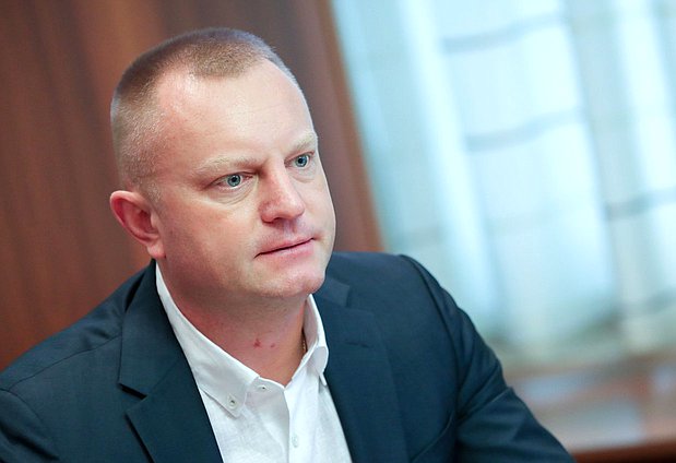 Первый заместитель Председателя Комитета по вопросам собственности, земельным и имущественным отношениям Иван Сухарев