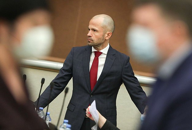 Первый заместитель Председателя Комитета по строительству и жилищно-коммунальному хозяйству Роман Лябихов