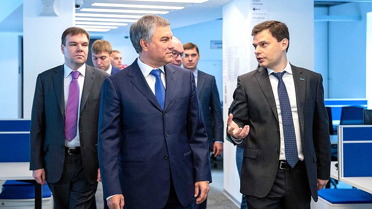 Председатель Государственной Думы Вячеслав Володин, директор «Фонда развития интернет-инициатив» (ФРИИ) Кирилл Варламов и Председатель Комитета по информационной политике, информационным технологиям и связи Леонид Левин. Сергей Бобылев/ТАСС
