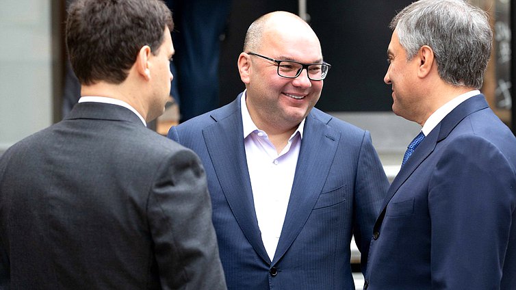 Председатель Государственной Думы Вячеслав Володин, Генеральный директор Информационного агентства России «ТАСС» Сергей Михайлов и директор «Фонда развития интернет-инициатив» (ФРИИ) Кирилл Варламов. Сергей Бобылев/ТАСС