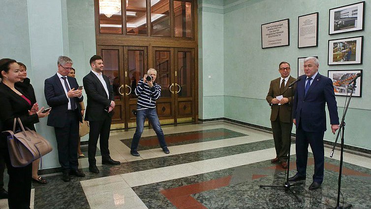 Открытие фотовыставки, приуроченной к 100-летию создания первого торгового профсоюза.