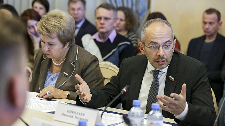 Председатель Комитета по природным ресурсам, собственности и земельным отношениям Николай Николаев