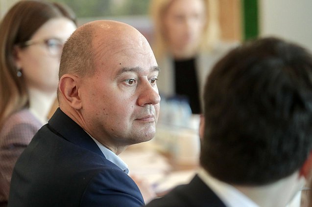 Заместитель Председателя Комитета по развитию гражданского общества, вопросам общественных и религиозных объединений Олег Леонов