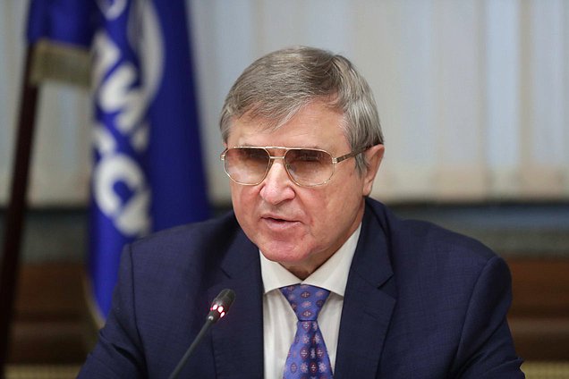 Первый заместитель Председателя Комитета по науке и высшему образованию Олег Смолин