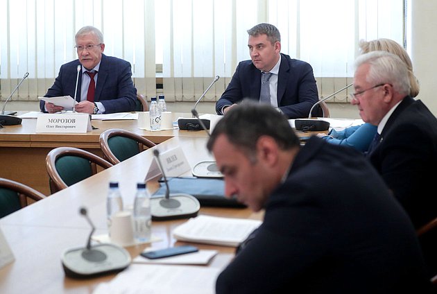 Председатель Комитета по контролю Олег Морозов и заместитель Председателя Комитета Дмитрий Ламейкин